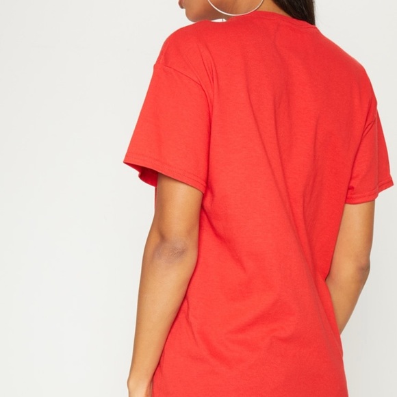 PrettyLittleThing Red Chicago Slogan Oversized Tee - Picture 4 of 7